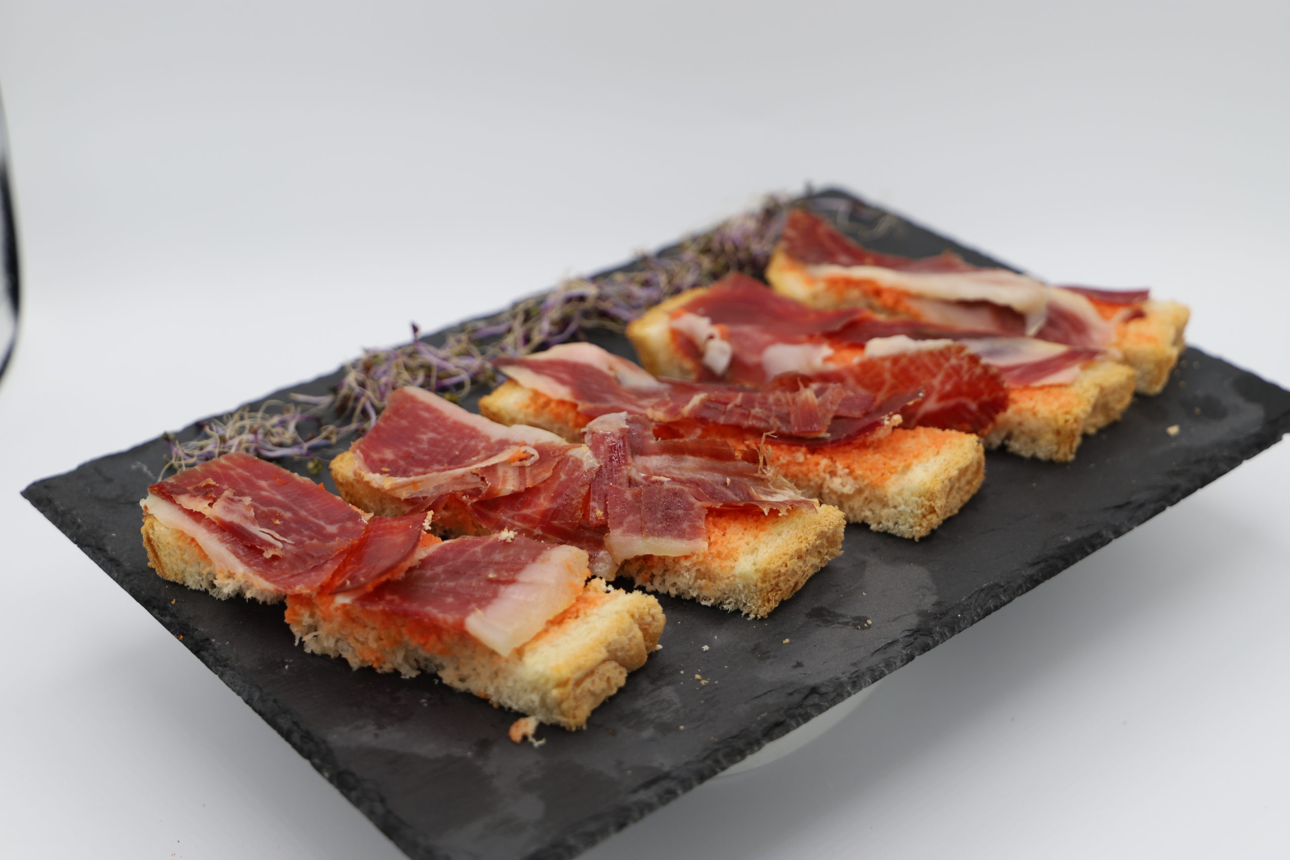 Pan con jamon y tomate